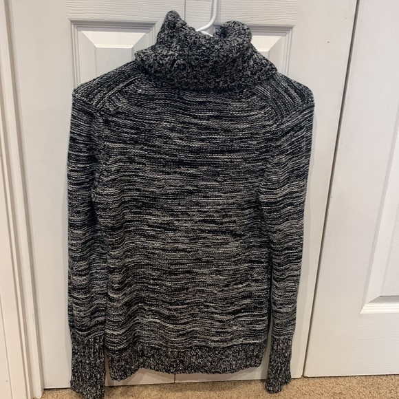 Gap turtleneck sweater Size M - Picture 2 of 3